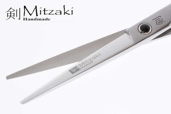 Meisterhafte Schärfe, MITZAKI Kohei Premium in 6.0 Zoll, eine Schere die sie ein Leben lang begleiten wird, ausgeprägter Hohlschliff mit DGT Schneidenpolish